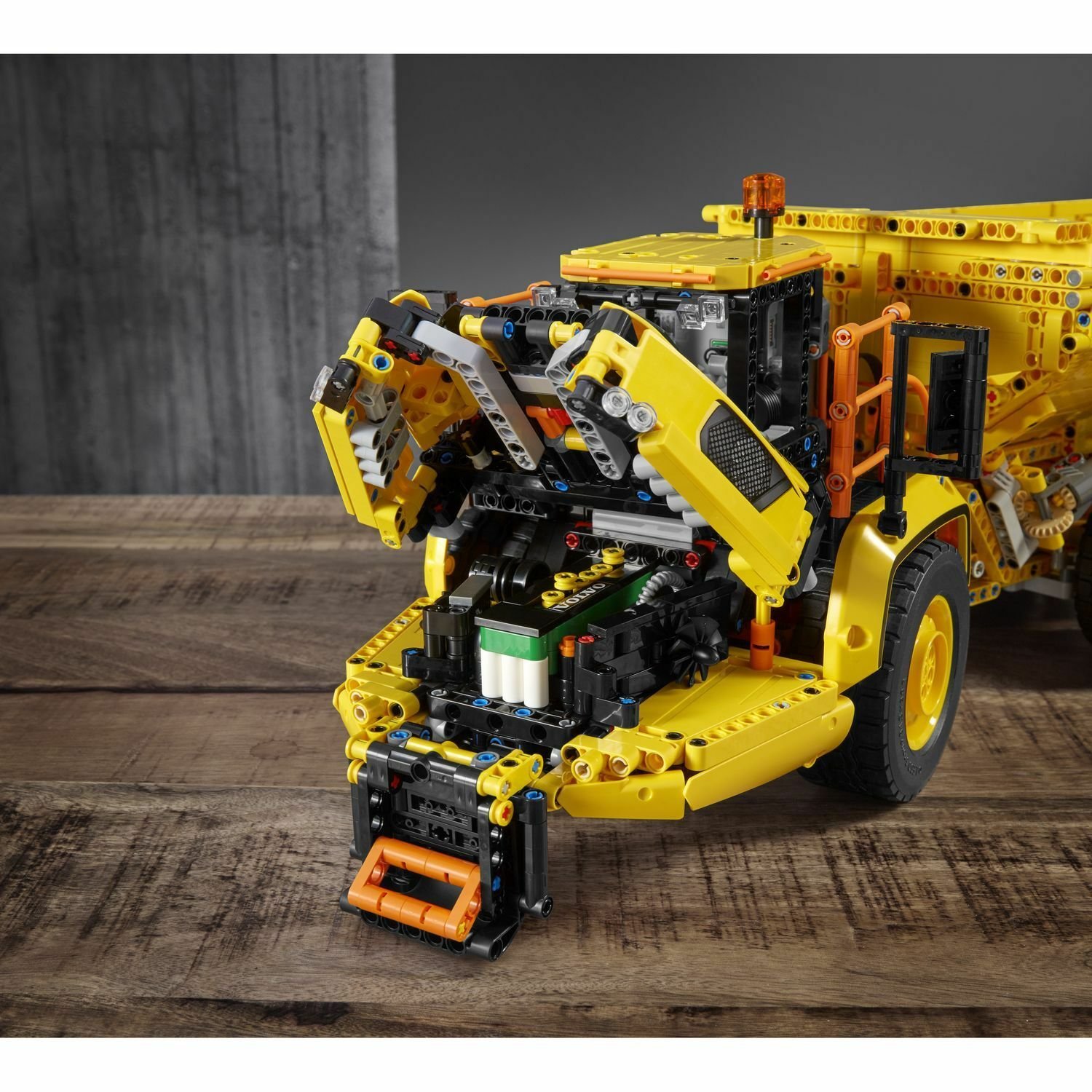 Lego Technic 42114 Самосвал Volvo 6х6