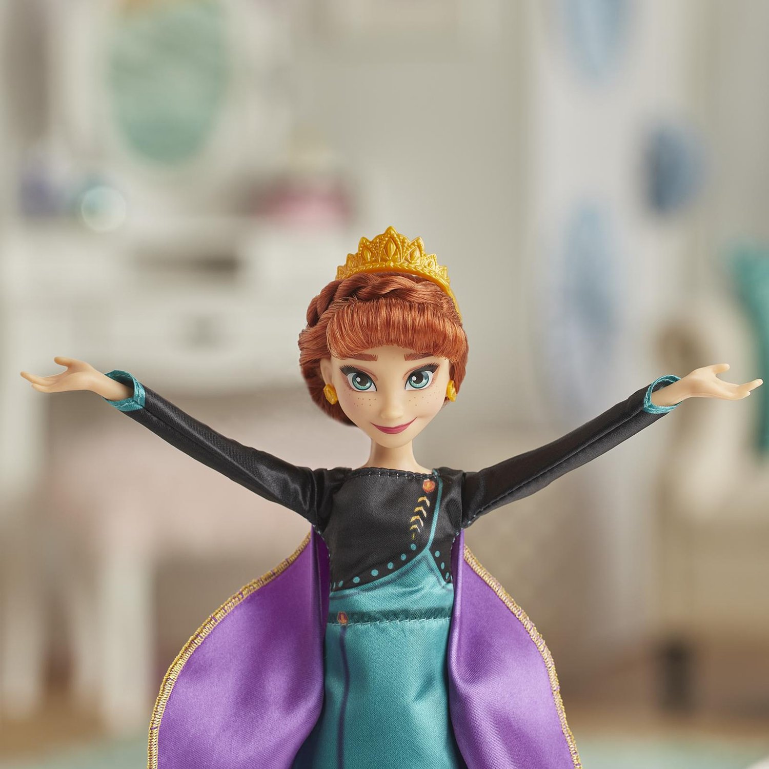 Кукла Disney Frozen E8881 Холодное Сердце 2 Поющая Анна