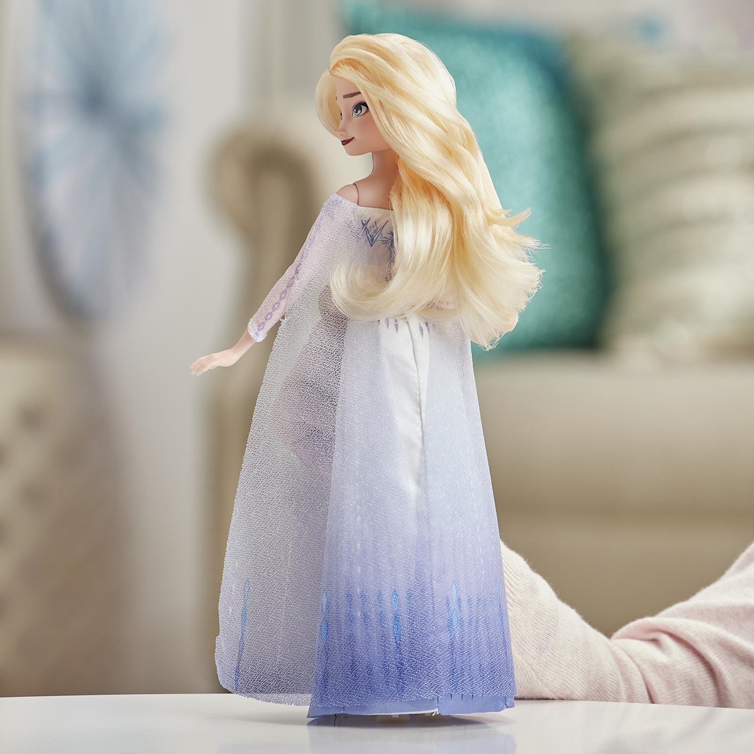 Кукла Disney Frozen E8880 Холодное Сердце 2 Поющая Эльза