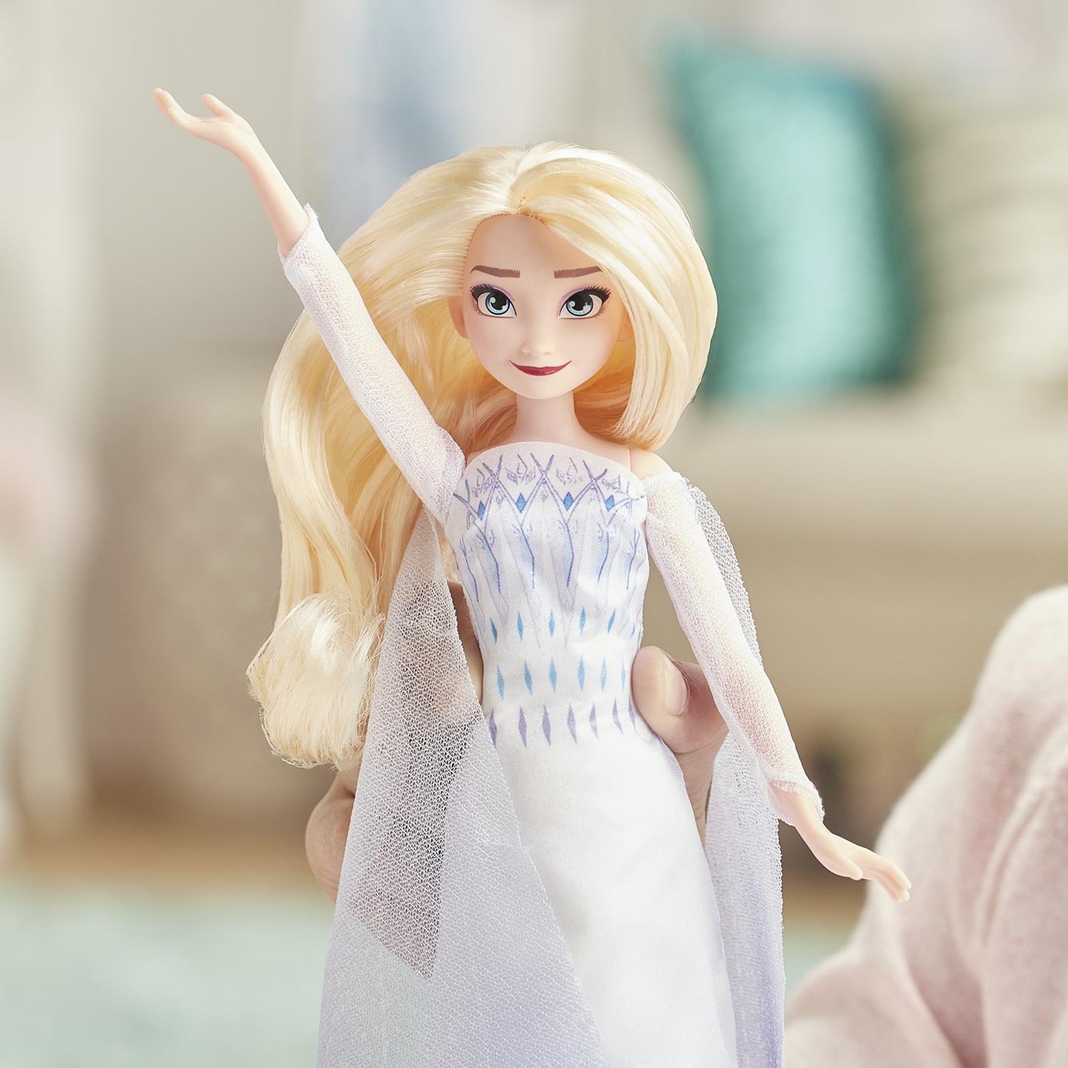 Кукла Disney Frozen E8880 Холодное Сердце 2 Поющая Эльза