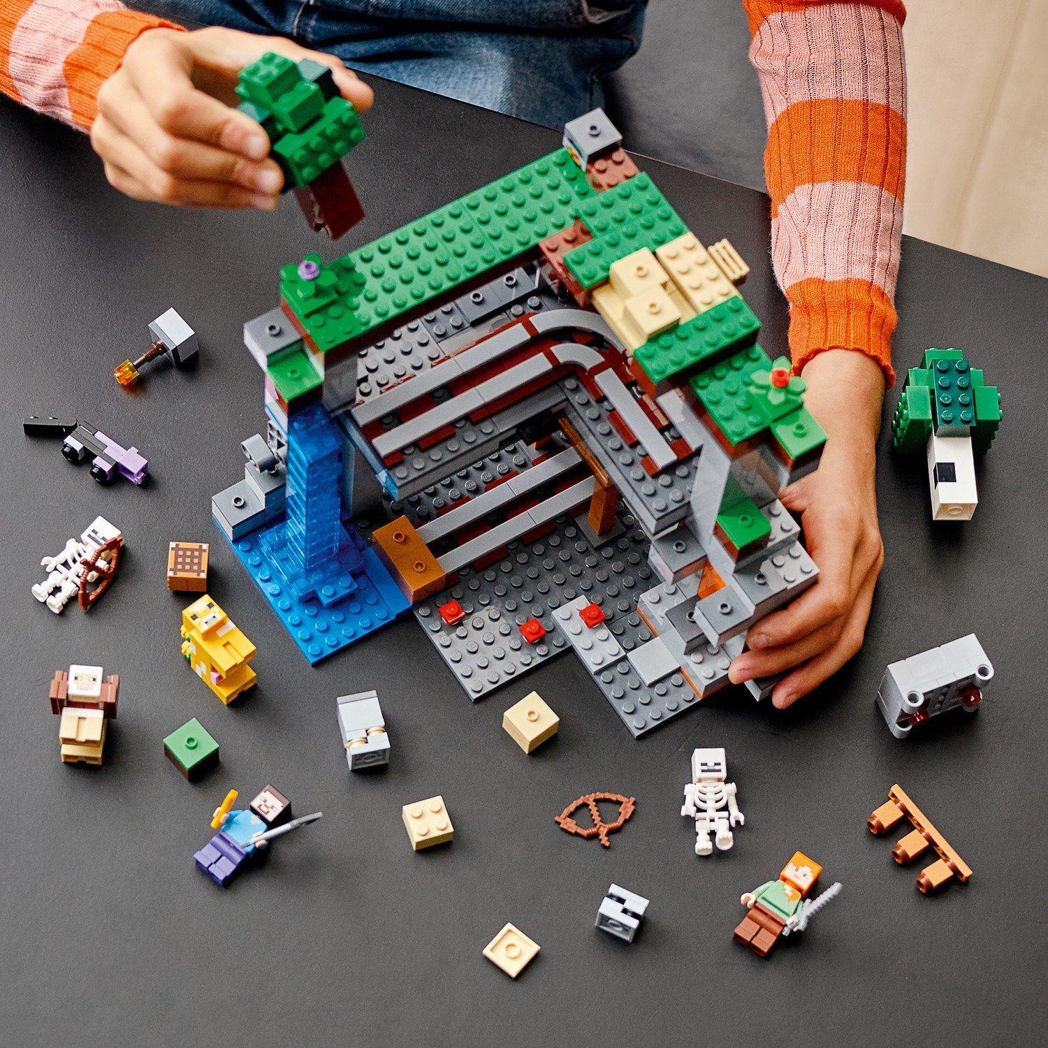 Lego Minecraft 21169 Первое приключение